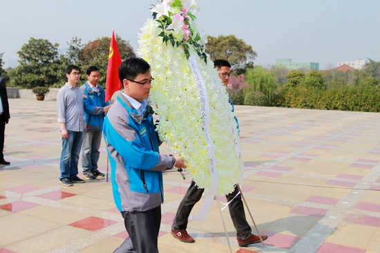 春秋淹城旅游区组织祭扫烈士墓活动