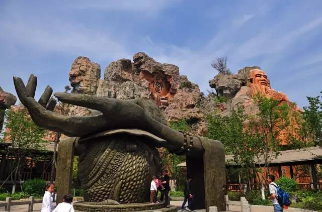 老戏骨陈宝国为拍新剧深入春秋淹城，体验中医历史文化