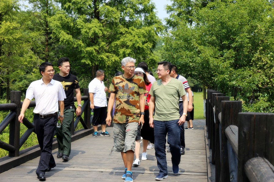 “名嘴”纪连海夏游淹城 访古赏荷论历史的文化自信