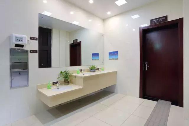 春秋淹城为景区厕所配“所长”