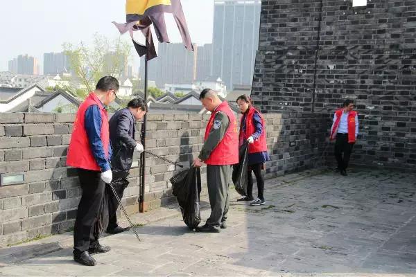 春秋淹城旅游区开展“精细城管在行动”义务劳动