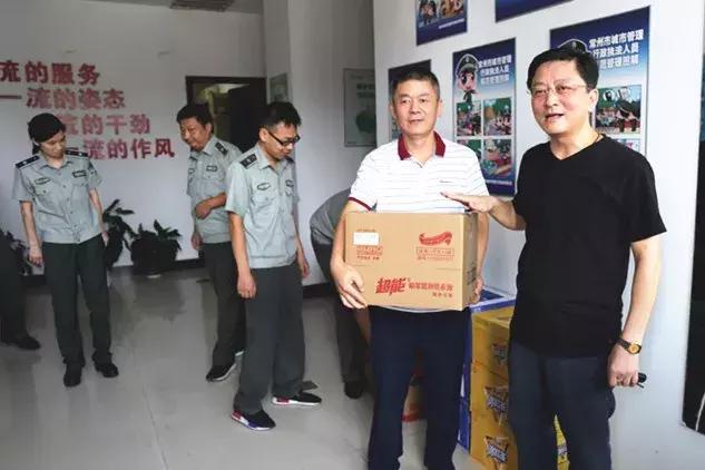 高温慰问送清凉 情系一线暖人心