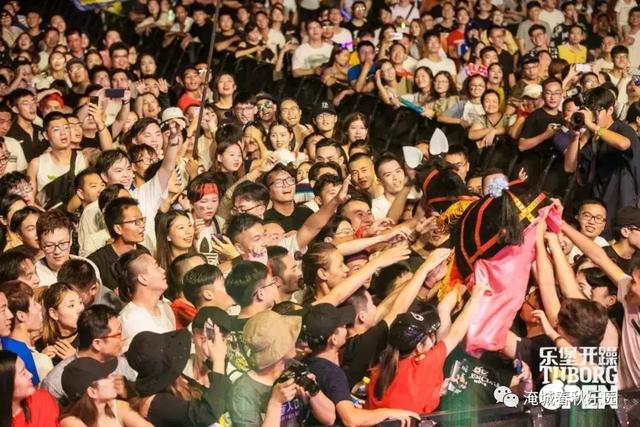 台风“摩羯”也阻止不了我，跟着淹城乐堡音乐节一起躁动！