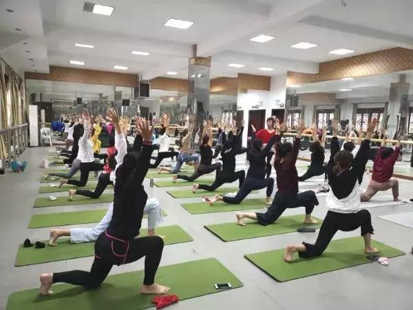 瑜悦身心 伽倍美丽 ——春秋淹城旅游区妇联举行瑜伽体验活动