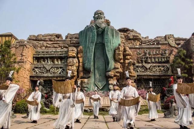 连日来，2019年“城门挂春联，江苏开门红”活动先后在南京、南通、泰州…