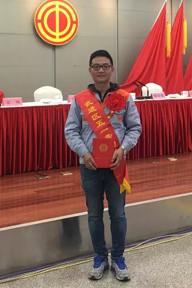 奖章背后的故事：十年炼就“火眼金睛” 为游客安全保驾护航