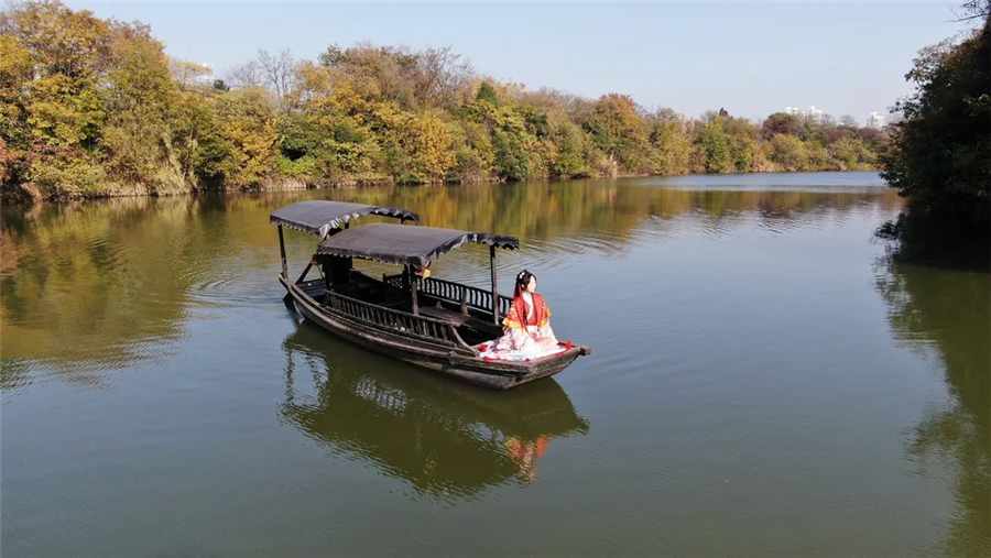 乌篷船里游淹城，泛舟赏景，最惬意！