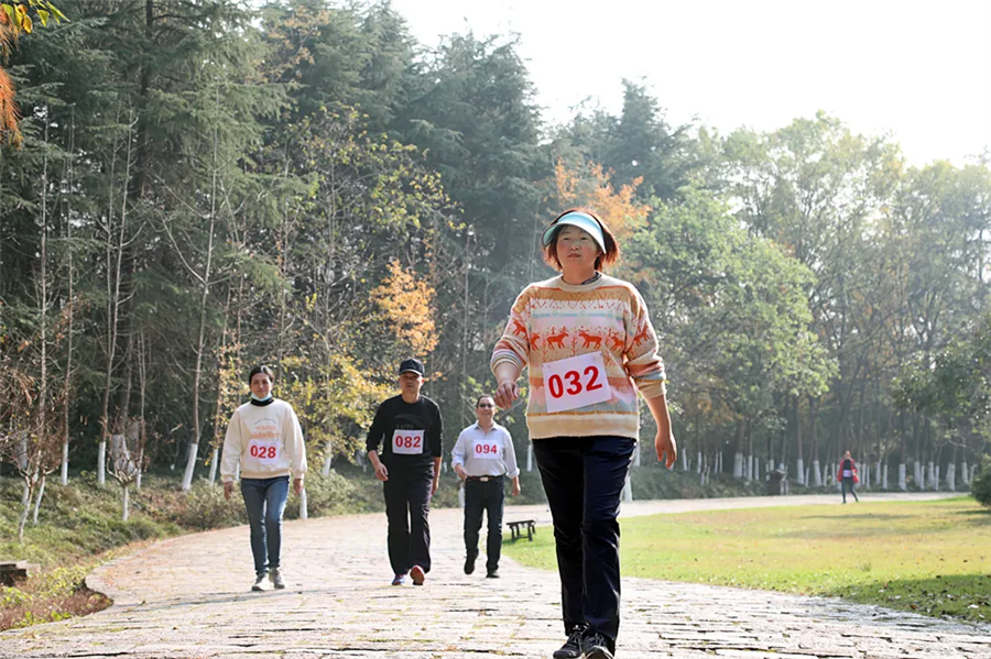 春秋淹城旅游区工会开展第八届职工健步走比赛