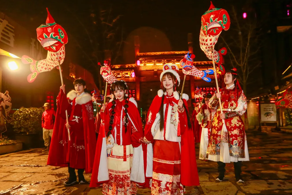 古城提灯 | 全家团圆 赏灯祈福闹元宵79元起…