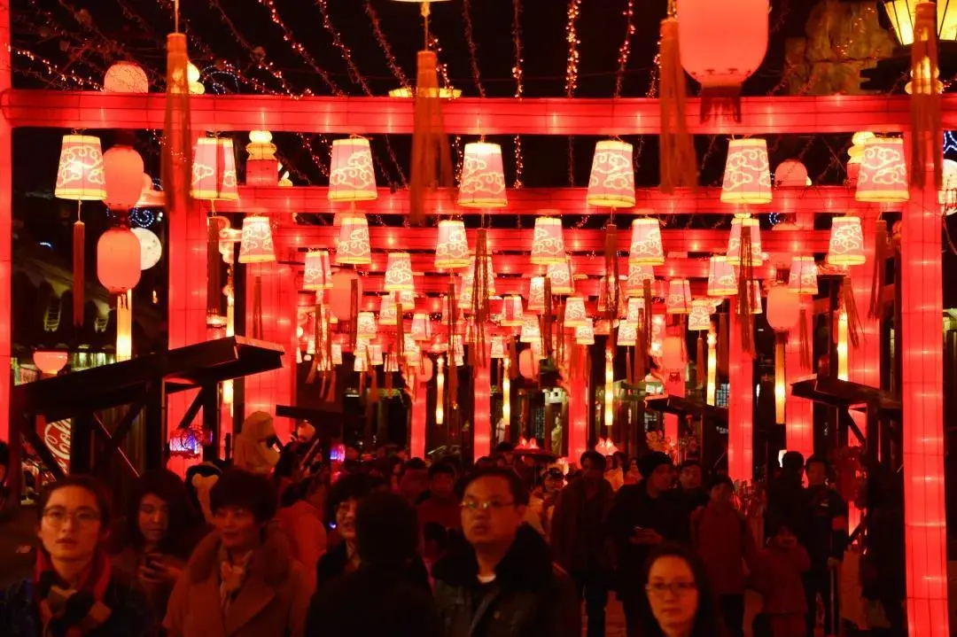 万家灯火 星河滚滚，应是花好月圆人团圆！