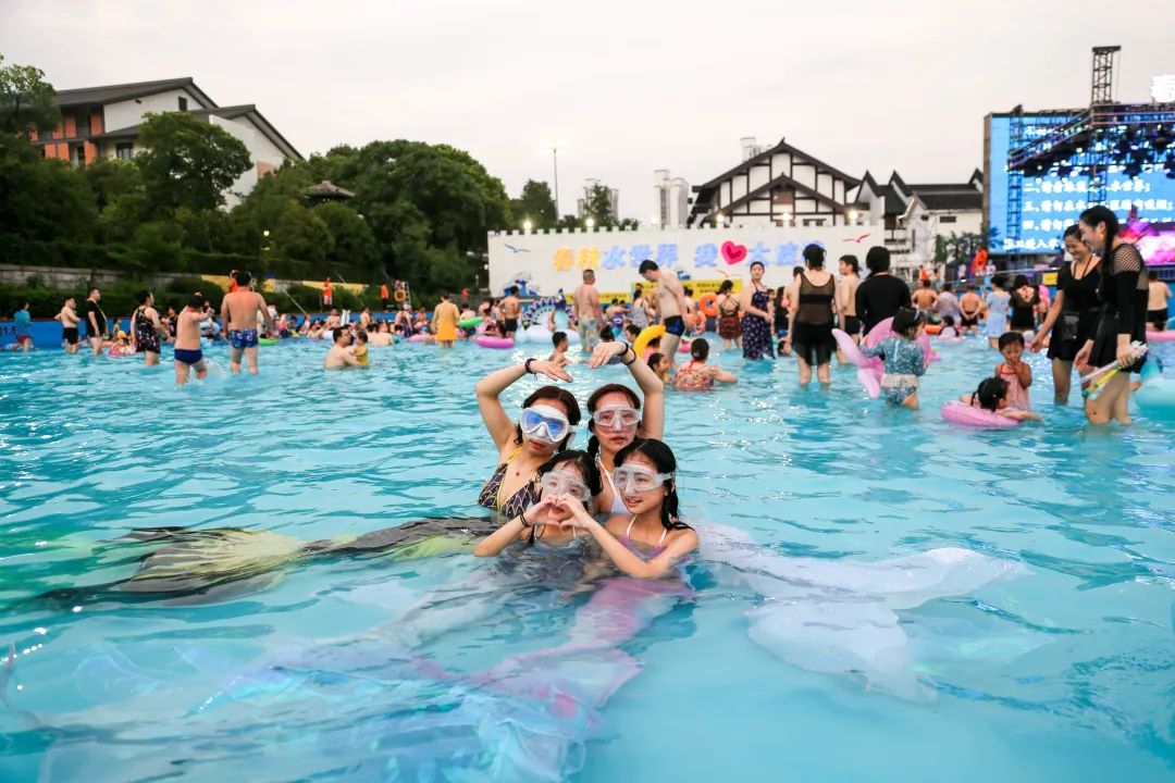 “摸鱼吃瓜”，春秋水世界给你不一样的玩法