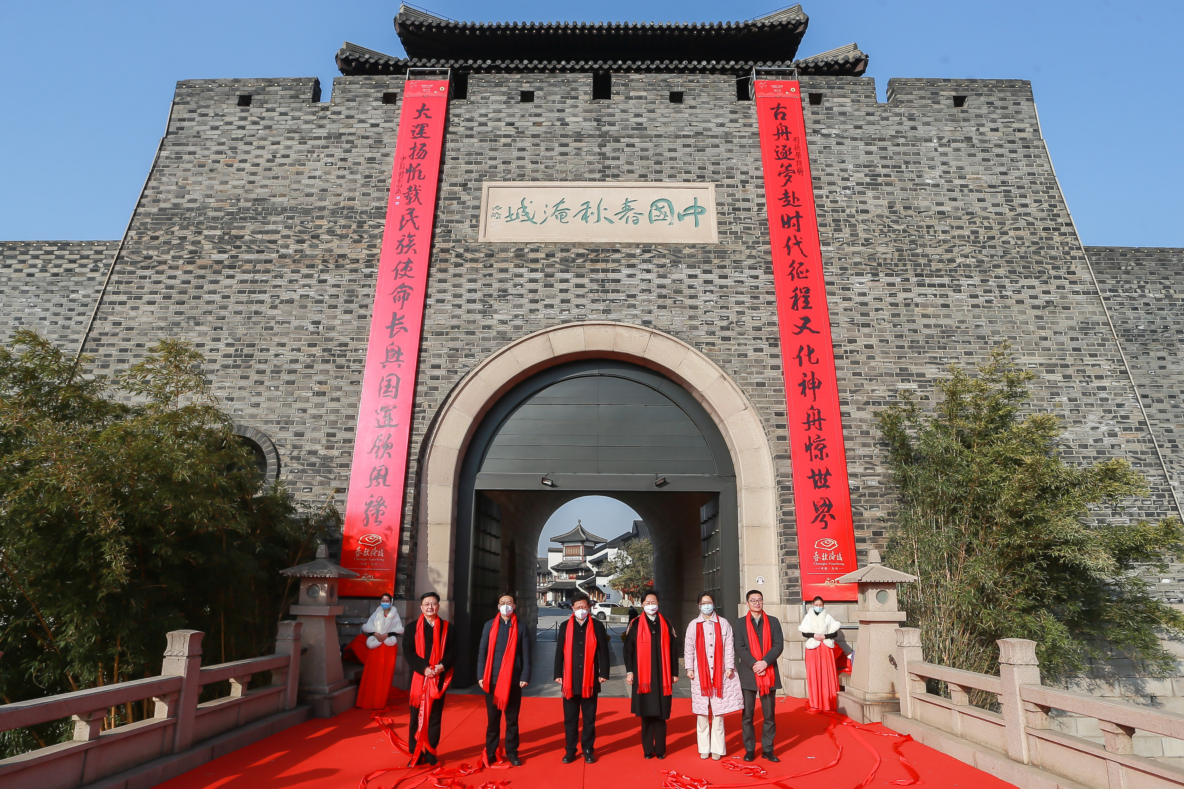 喜迎新春扮靓佳节，巨幅春联淹城揭联