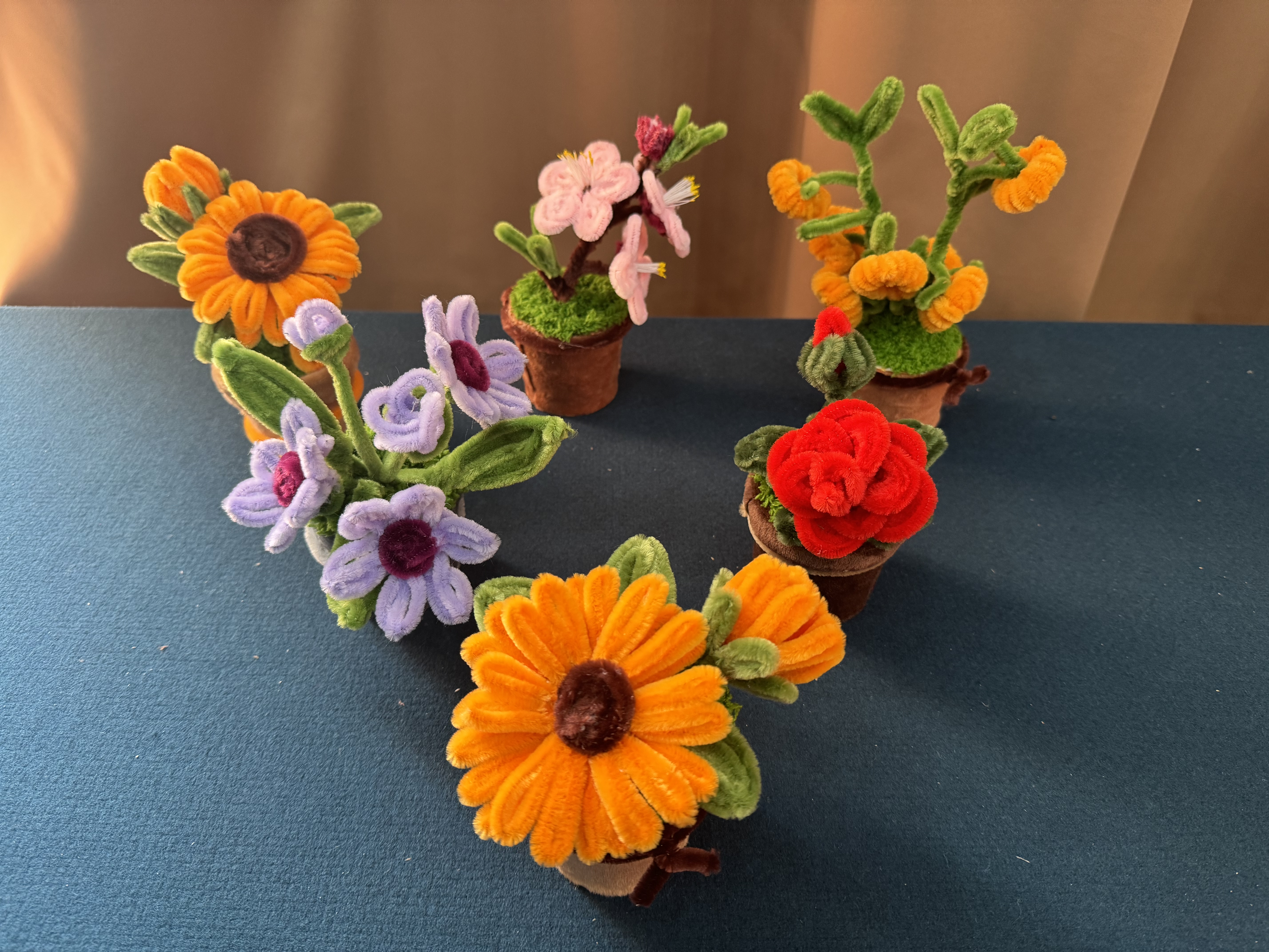 巧手妙生花   巾帼绽芳华