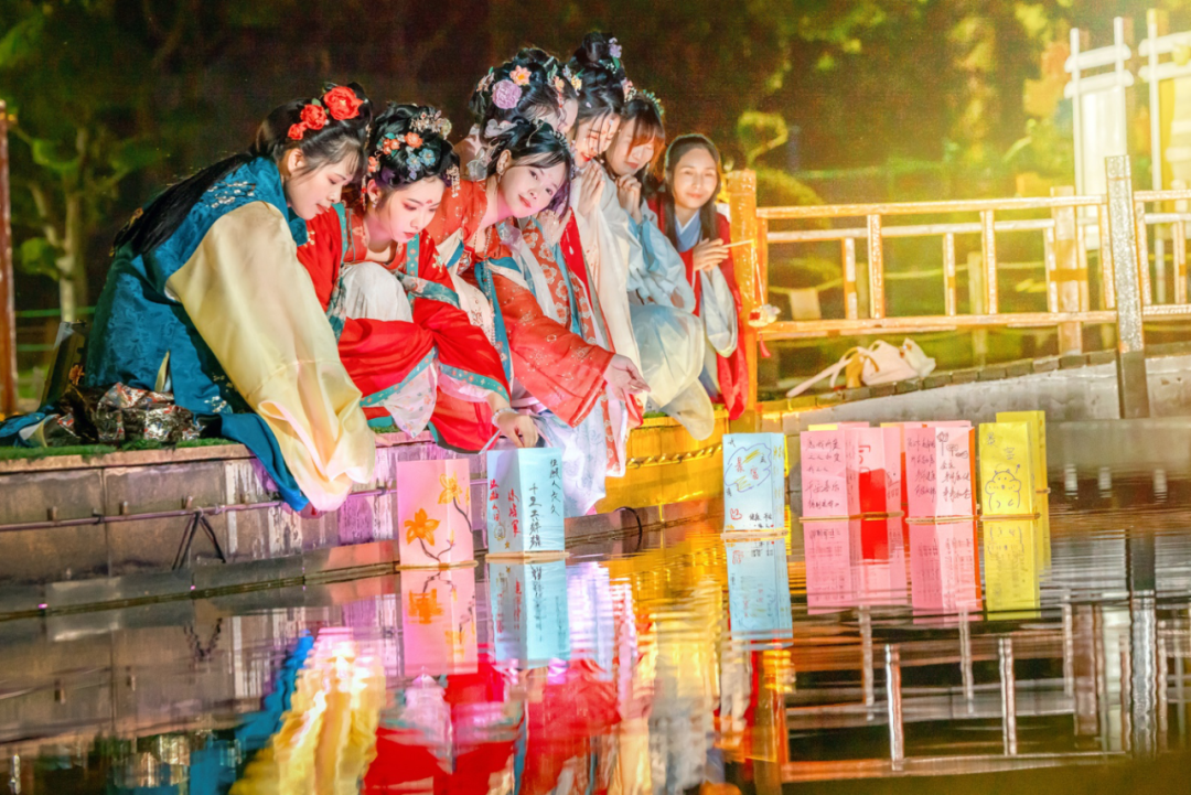 淹城春秋乐园丨火树银花夜，古城中国年