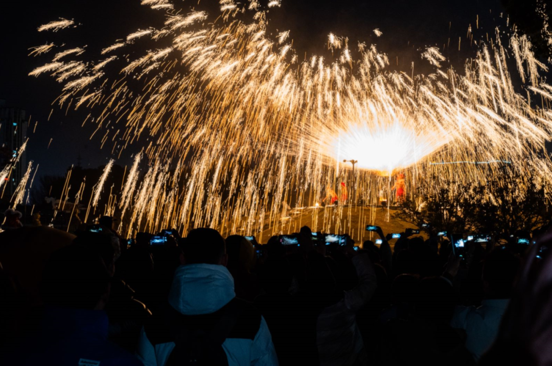打铁花收官大秀 今晚回归，连打三天！