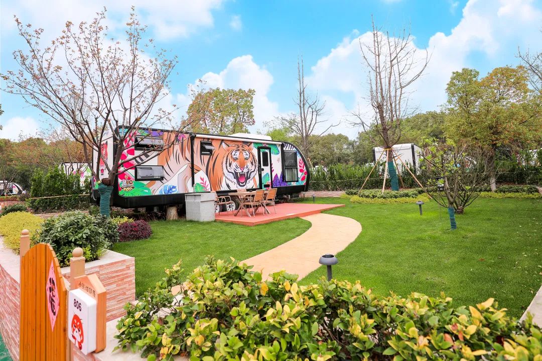 动物耍花招、浪漫紫藤长廊、趣味抢零食…小长假来淹城动物园，一天不够玩！