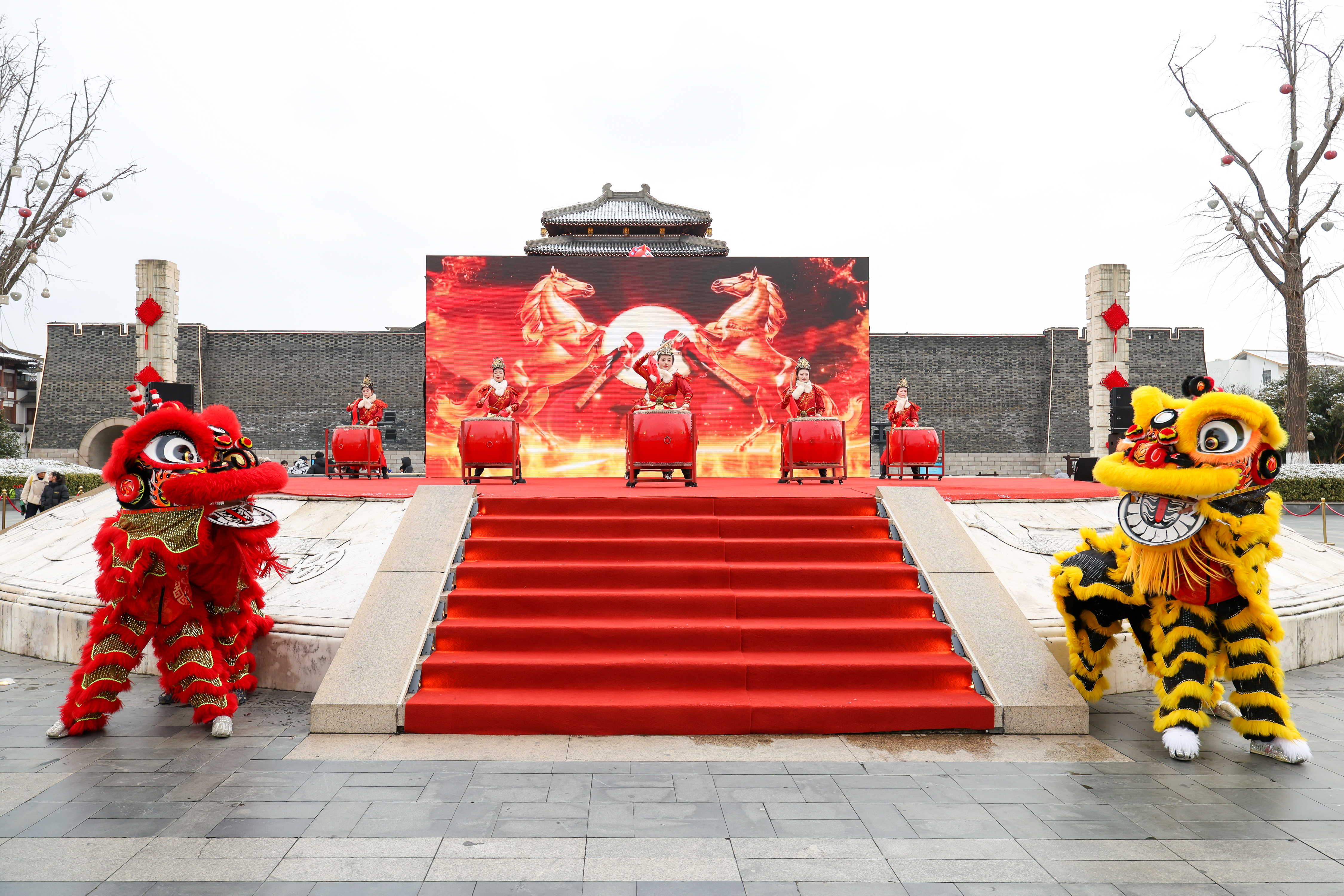 “苏超”球队送福，武进文旅集团揭牌！淹城城门挂春联精彩纷呈